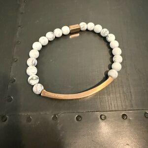 Elegant White and Gold Beaded Bracelet